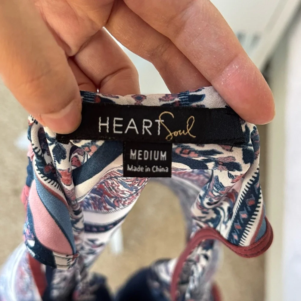 Triangular Silky Top - Picture 4 of 4